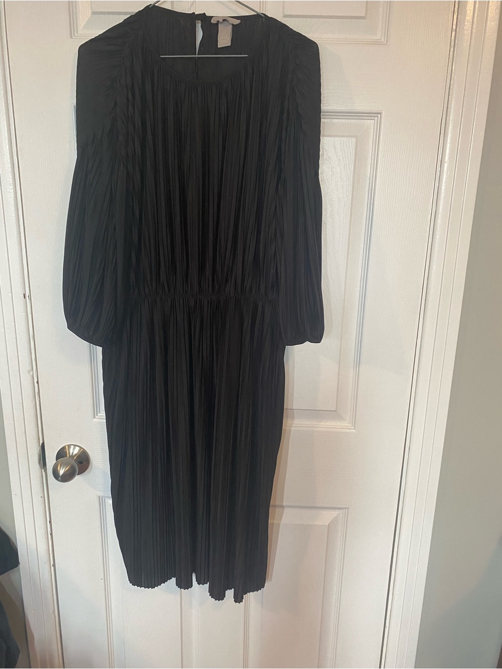 H&M Pleated Long Sleeve Midi Dress / Black / Size L